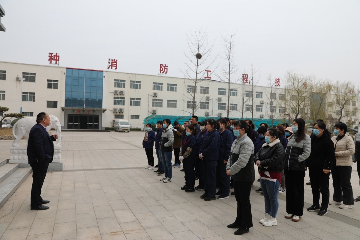 陽春三月，一年一度的植樹節(jié)到來之際，為美化廠區(qū)，國泰科技公司全體員工舉行了“你我攜手，美化公司”植樹節(jié)義務植樹活動。